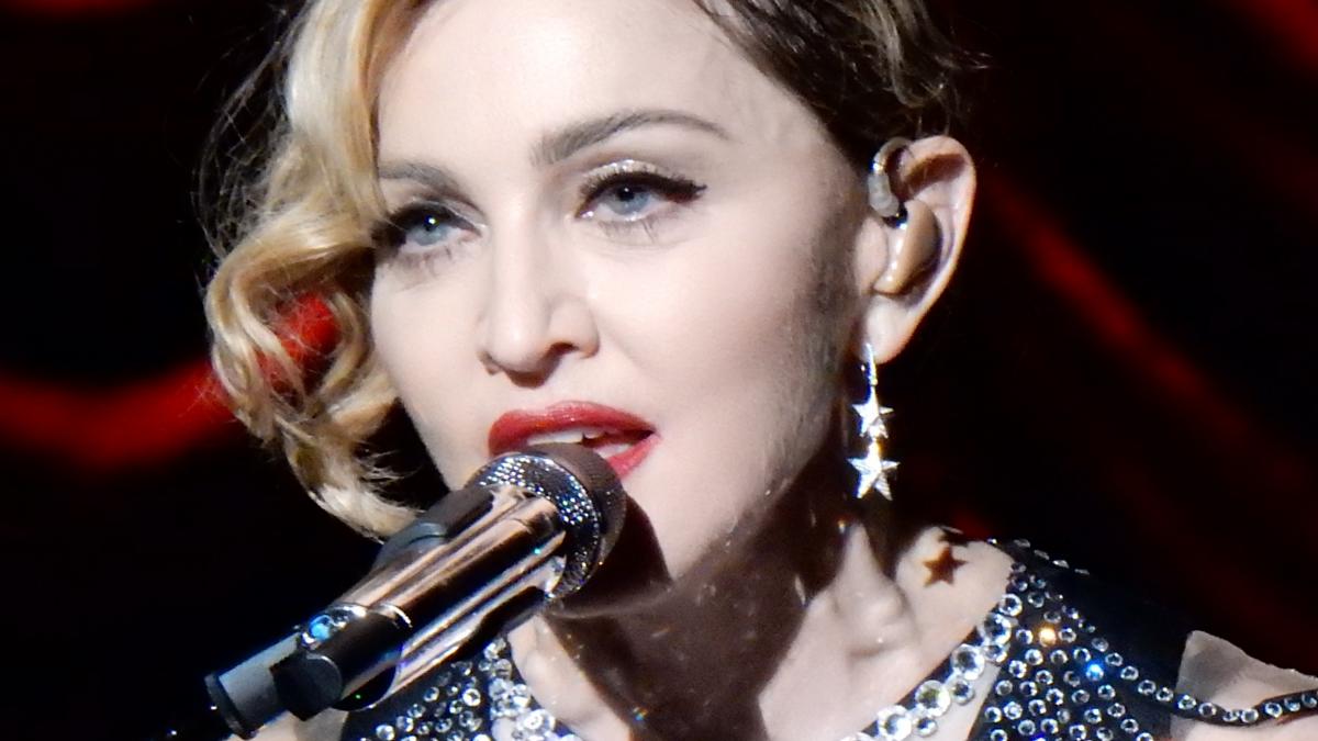 Madonna oferă o recompensă uriașă pentru ținuta furată la Coachella