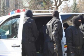 185 de percheziții în 76 de dosare de încălcare a drepturilor de proprietate