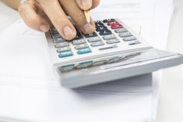 Producătorii chinezi de baterii câștigă enorm de pe urma războiului din Iran