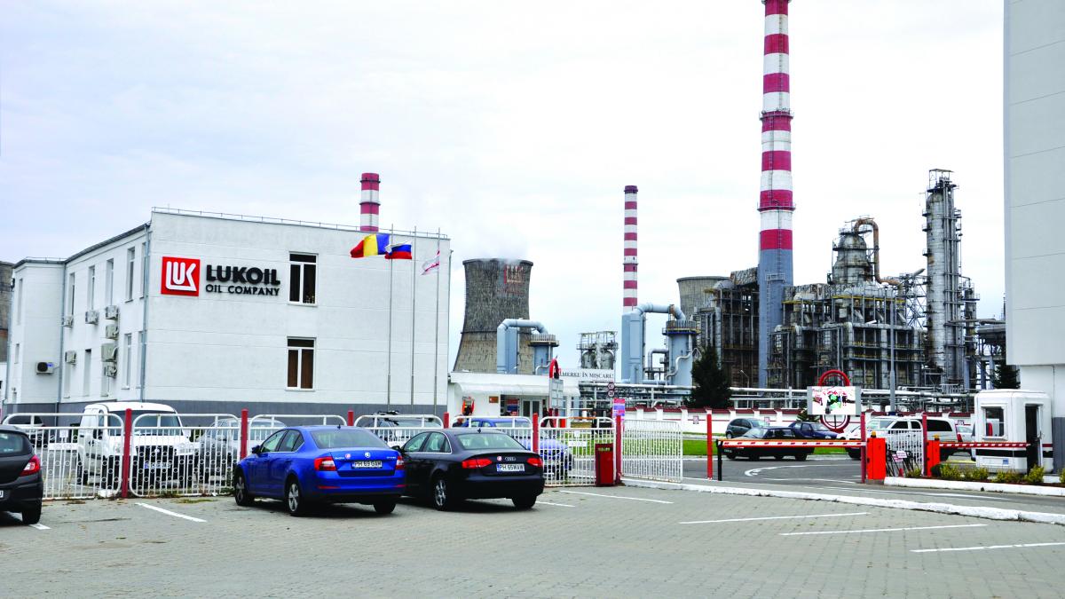 Când se redeschide rafinăria Petrotel Lukoil? Repornirea producției ar putea ieftini carburanții