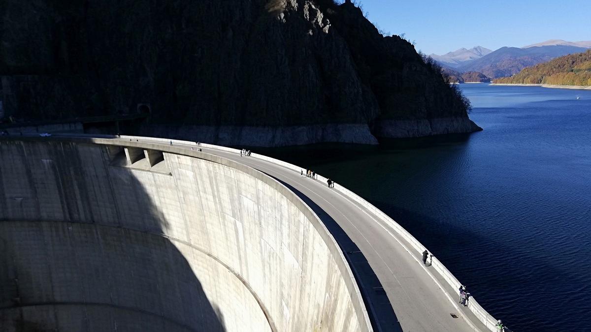 A început reumplerea lacului de acumulare Vidraru. Când se va încheia procesul