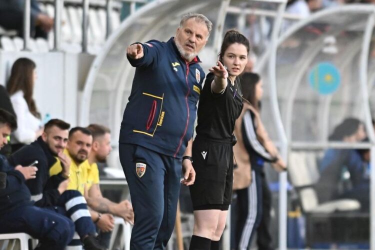 Selecționerul se simte rău și lipsește de pe bancă la meciul cu Cipru!