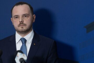 Achiziția de 39 de milioane de doze Pfizer – incompetență sau slugărnicie? România plătește scump