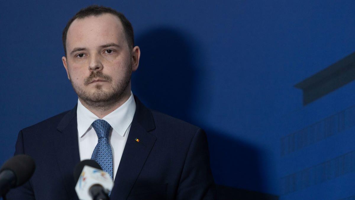 Achiziția de 39 de milioane de doze Pfizer – incompetență sau slugărnicie? România plătește scump