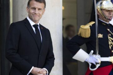 poliția, oprită la ușa Palatului Élysée