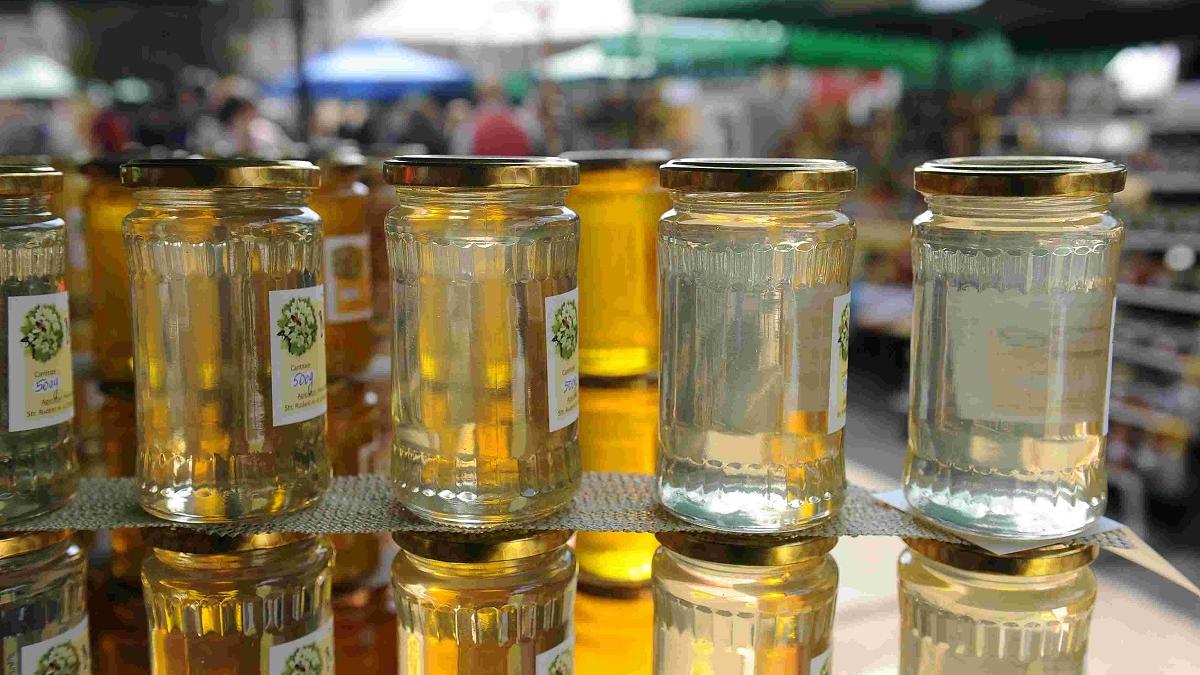 Se schimbă Legea apiculturii. Reguli noi pentru etichetarea mierii