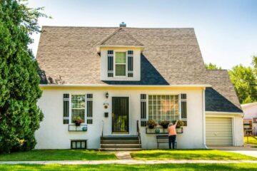 Tot mai mulți români își vând casa. Ce trebuie să știi înainte să faci acest pas