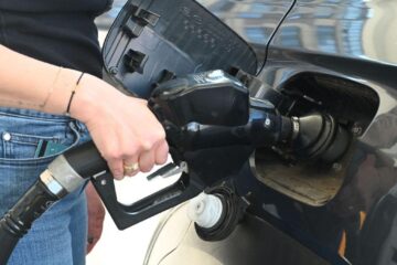 Majoritatea americanilor pun scumpirea benzinei pe seama politicilor lui Trump