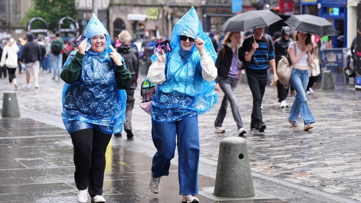 Se strică vremea în țară: frig și ninsori