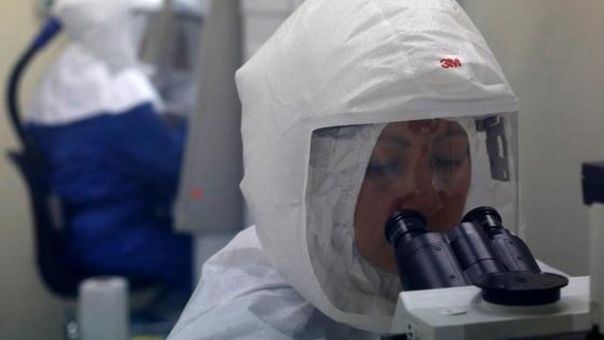 Focar de infecție cu o nouă tulpină de Ebola. Zeci de oameni au murit