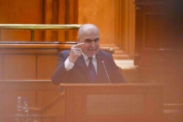 Bolojan l-a egalat pe Cîțu. 281 de voturi din Parlament l-au trimis acasă. Trei din cei patru prim-vicepreședinți PNL vor să continuie guvernarea
