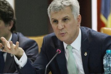 Daniel Zamfir îl acuză pe Ilie Bolojan că a împărțit milioanele statului pe un șervețel