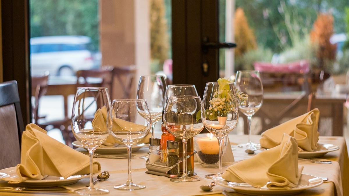 Ce este „farfuria hoțului”? Țara unde clienții care împart mâncarea în restaurante sunt taxați suplimentar