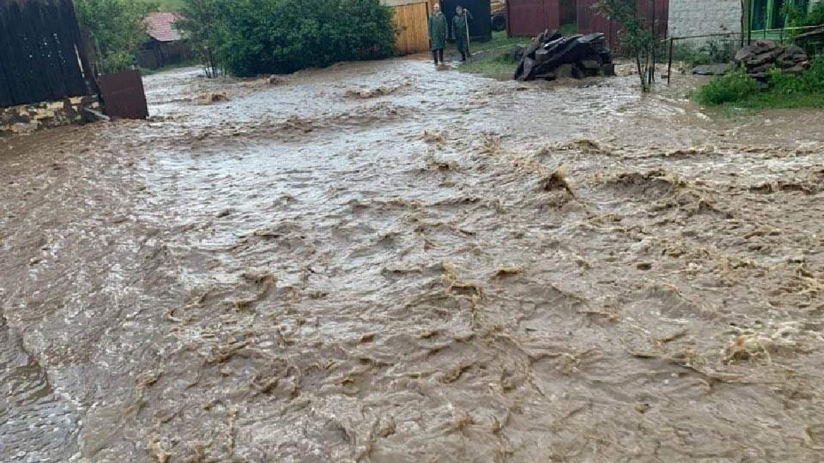 Cod portocaliu de ploi torențiale. ISU extinde forțele de intervenție în mai multe județe