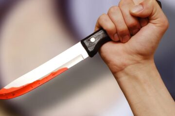 Tânăra de 24 de ani suspectată de tentativă de omor într-un bloc din Constanța