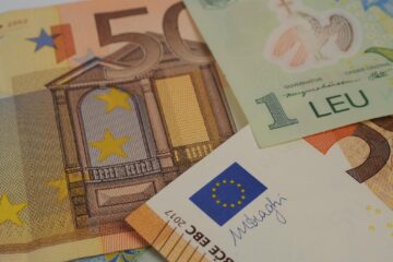 leul atinge cel mai slab nivel din toate timpurile înainte de moțiunea de cenzură