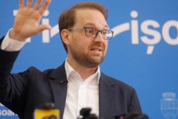 Dominic Fritz anunță că miniștrii săi rămân la datorie indiferent de rezultatul moțiunii