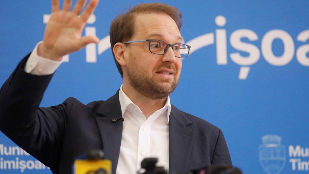 Dominic Fritz anunță că miniștrii săi rămân la datorie indiferent de rezultatul moțiunii