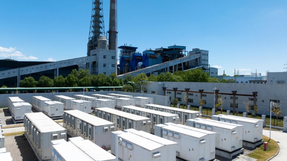România riscă un nou „tun” energetic cu baterii și stocare făcută haotic