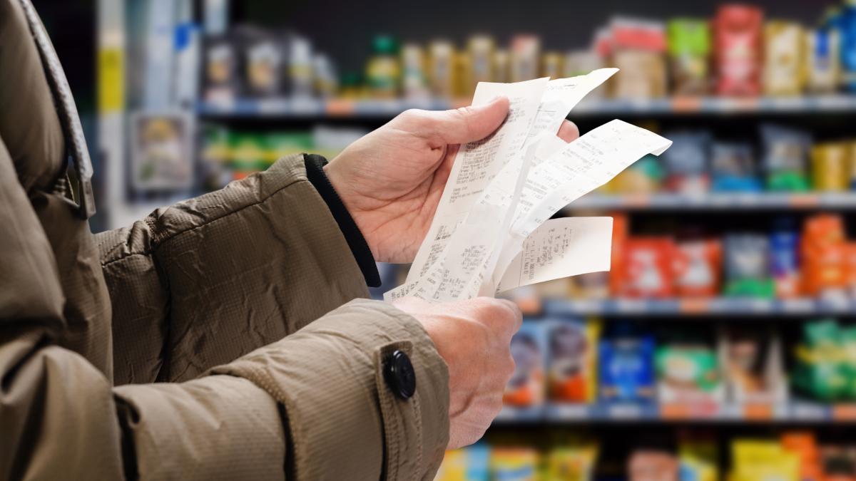 consumul scade, industria se prăbușește, iar AI-ul schimbă radical piața muncii