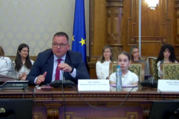 „Am primit 27 de cărți de citit și n-am înțeles niciuna. Suntem la zero.” Discursul dur al elevei a devenit viral