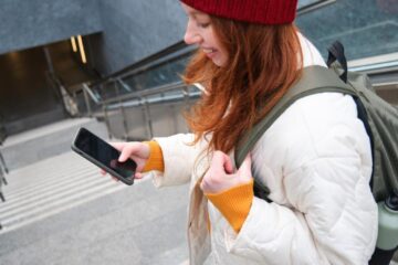 Tinerii europeni își caută alinarea în chatboturi