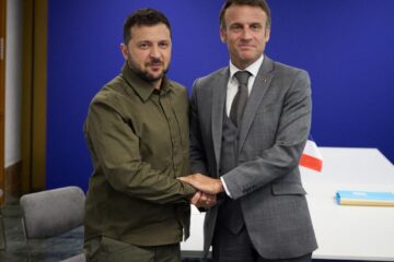 Volodimir Zelenski și Emmanuel Macron, lideri la capitolul încredere în România