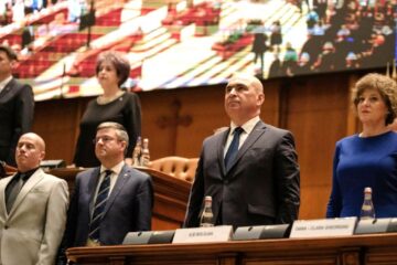 Guvernul Bolojan a fost DEMIS. Moțiunea de cenzură a fost votată de 281 de parlamentari