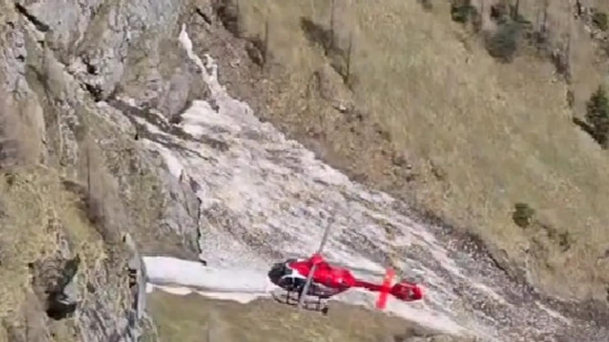 Turist bulgar rănit grav după ce a căzut 40 de metri într-o râpă din Valea Caraimanului