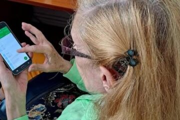 Unul din doi seniori români consideră ritmul tehnologiei prea rapid
