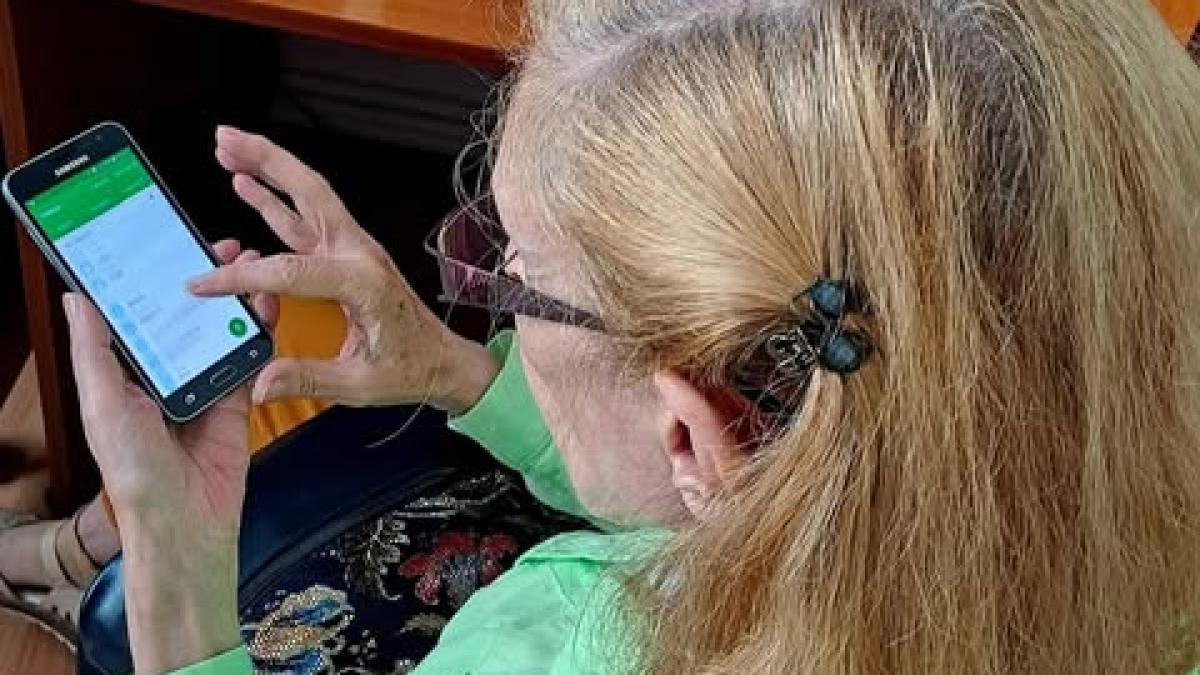 Unul din doi seniori români consideră ritmul tehnologiei prea rapid