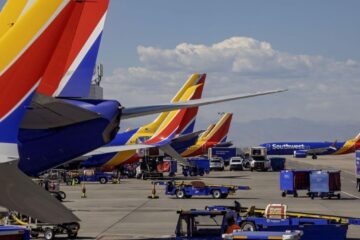 Tragedia de pe aeroportul din Denver. Bărbatul lovit de avion a vrut să se sinucidă