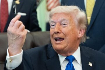 Trump crește taxele pentru mașinile europene