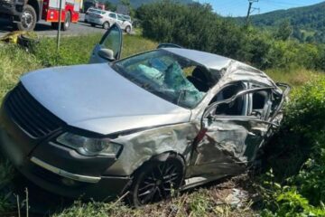 o tânără de 24 de ani a murit după impactul devastator dintre un autoturism și un TIR. Un copil de 3 ani, la spital