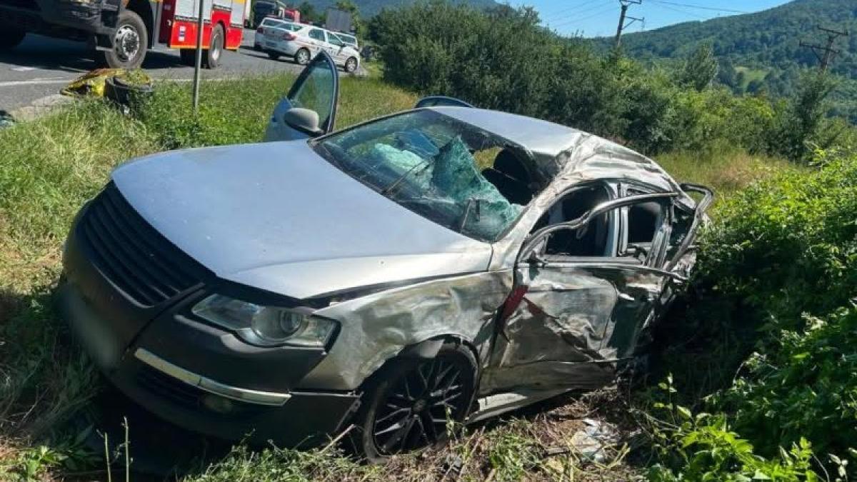 o tânără de 24 de ani a murit după impactul devastator dintre un autoturism și un TIR. Un copil de 3 ani, la spital