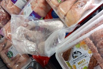 Ambalajele din plastic ne contaminează alimentele din frigider