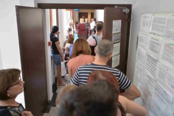 Amenzi pentru funcționarii care îți cer copie după buletin