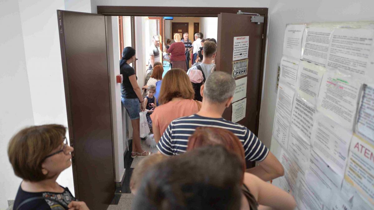 Amenzi pentru funcționarii care îți cer copie după buletin