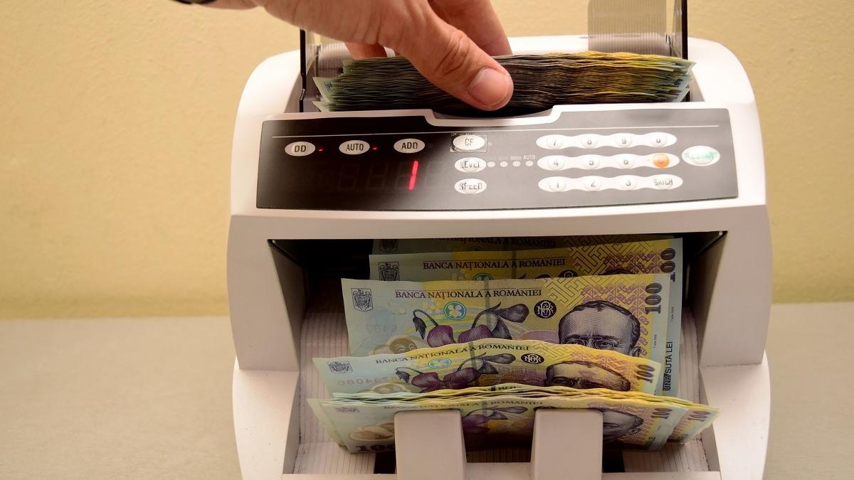 Cât a pierdut rezerva valutară a României în ultima lună