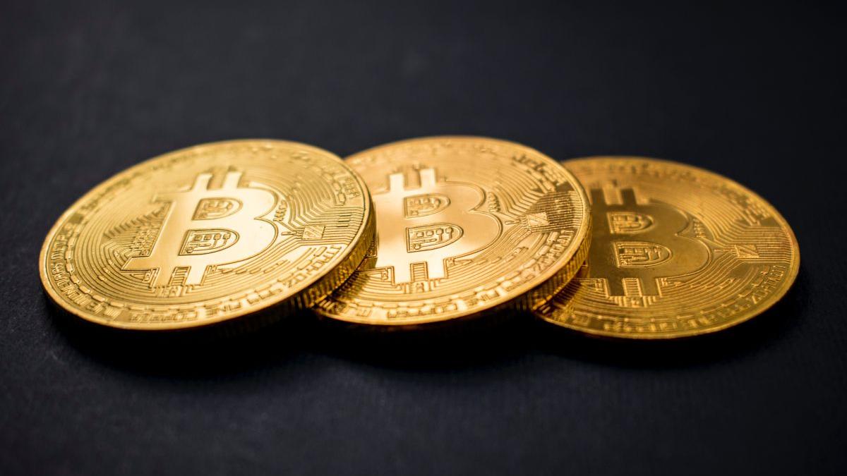 Scăderi masive pe piața crypto! Bitcoin se prăbușește spre 60.000 de dolari