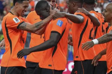 Olanda bate Suedia cu 5-1