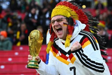 Mii de euro cheltuiți pentru a-și încuraja favoriții. Preț exorbitant al biletelor. SUA și Canada storc fanii de bani, Mexicul e mai prietenos