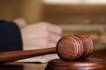 Deciziile anti-Veștea, blocate în instanță