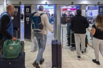 Șoc pentru turiști! UE recunoaște că haosul de la granițe poate continua încă doi ani