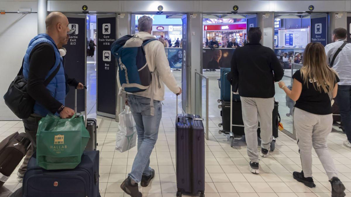 Șoc pentru turiști! UE recunoaște că haosul de la granițe poate continua încă doi ani