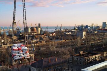Noapte de foc în Rusia. Un depozit de petrol și un port strategic au fost lovite de drone