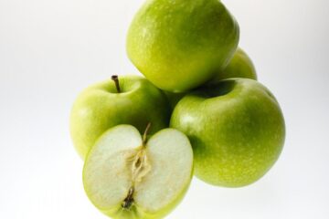 Atenție la fructe! Cocktail de pesticide într-un singur măr