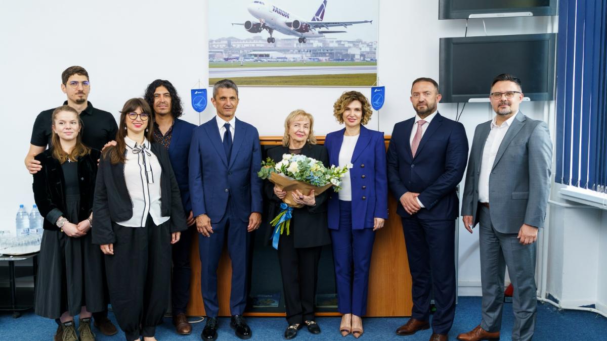 Prima aeronavă Boeing 737 MAX care înnoiește flota TAROM va purta numele „Mircea Lucescu”