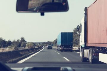 Atenție în trafic! Șoferii care nu folosesc acest dispozitiv obligatoriu primesc amenzi de mii de euro
