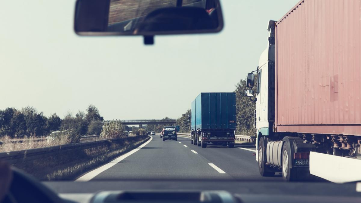 Atenție în trafic! Șoferii care nu folosesc acest dispozitiv obligatoriu primesc amenzi de mii de euro